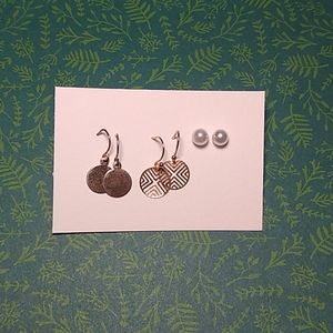 Gold and pearl earrings